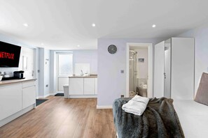 Interior - The Patch with free parking | By My Getaways (Brighton)