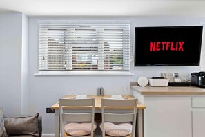 Interior - The Patch with free parking | By My Getaways (Brighton)