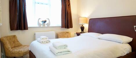 Iron/ironing board, Internet, bed sheets