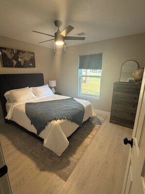 3 bedrooms, iron/ironing board, WiFi, bed sheets - Country charm but close to everything (Conroe)