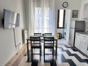 Dining - BIG Flat Goldoni [Duomo–M4–Linate] (Milan)