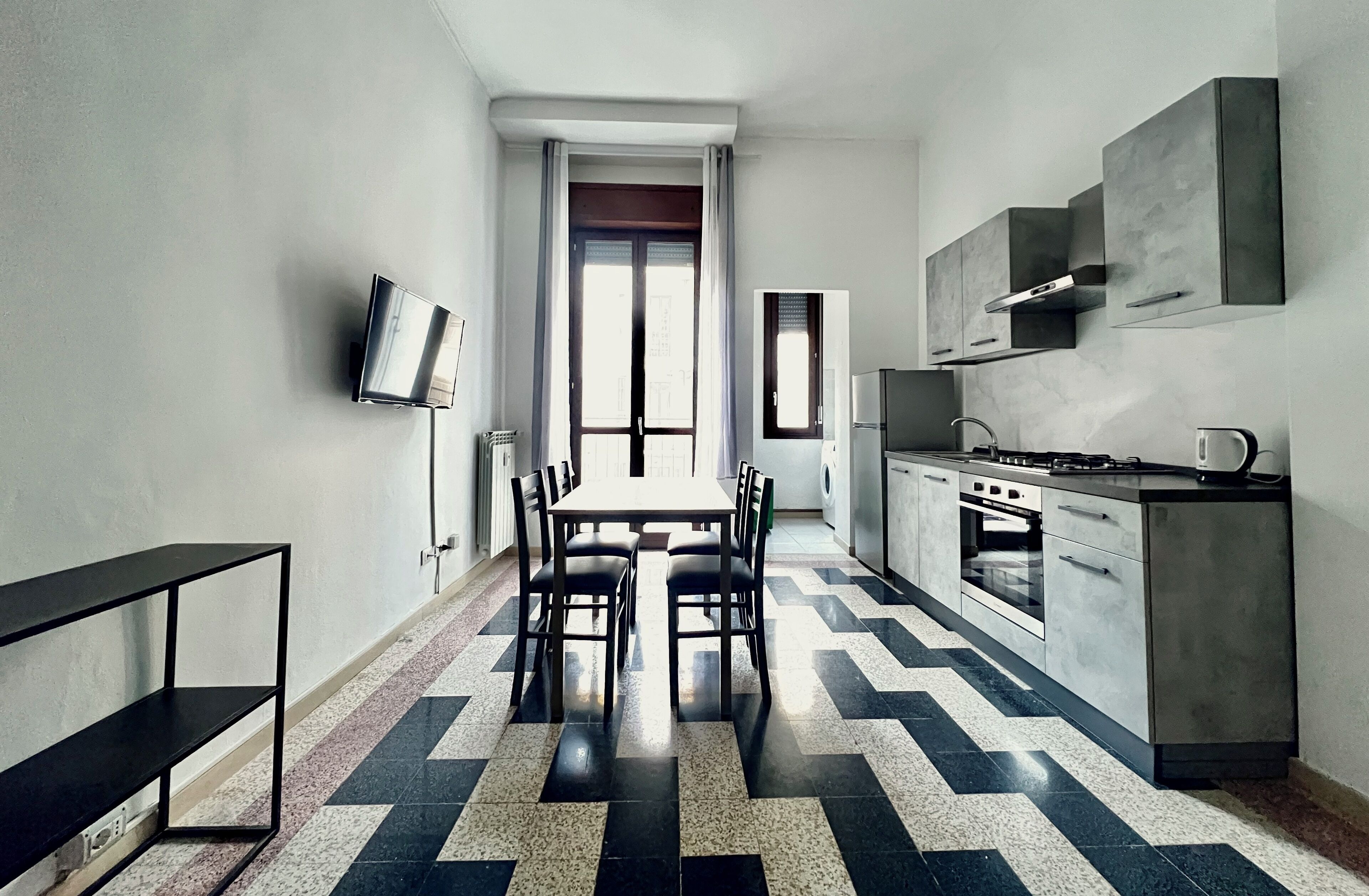 Refrigerador, horno, parrilla de estufa y cafetera y tetera 