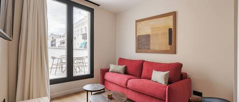 60-cm TV with cable channels