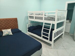 4 bedrooms, iron/ironing board, WiFi, bed sheets - Beachfront luxury 4-bedroom house with AC in charming Sonsonate Beach (Sonsonate)