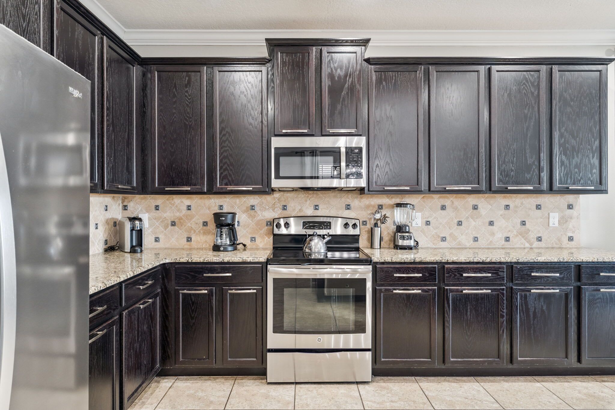 冰箱、微波炉、烤箱、炉灶