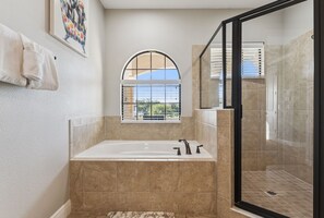 Shower, hair dryer, towels - New! Castle Pines Family Oasis EPIC Retreat Near Disney (Kissimmee)
