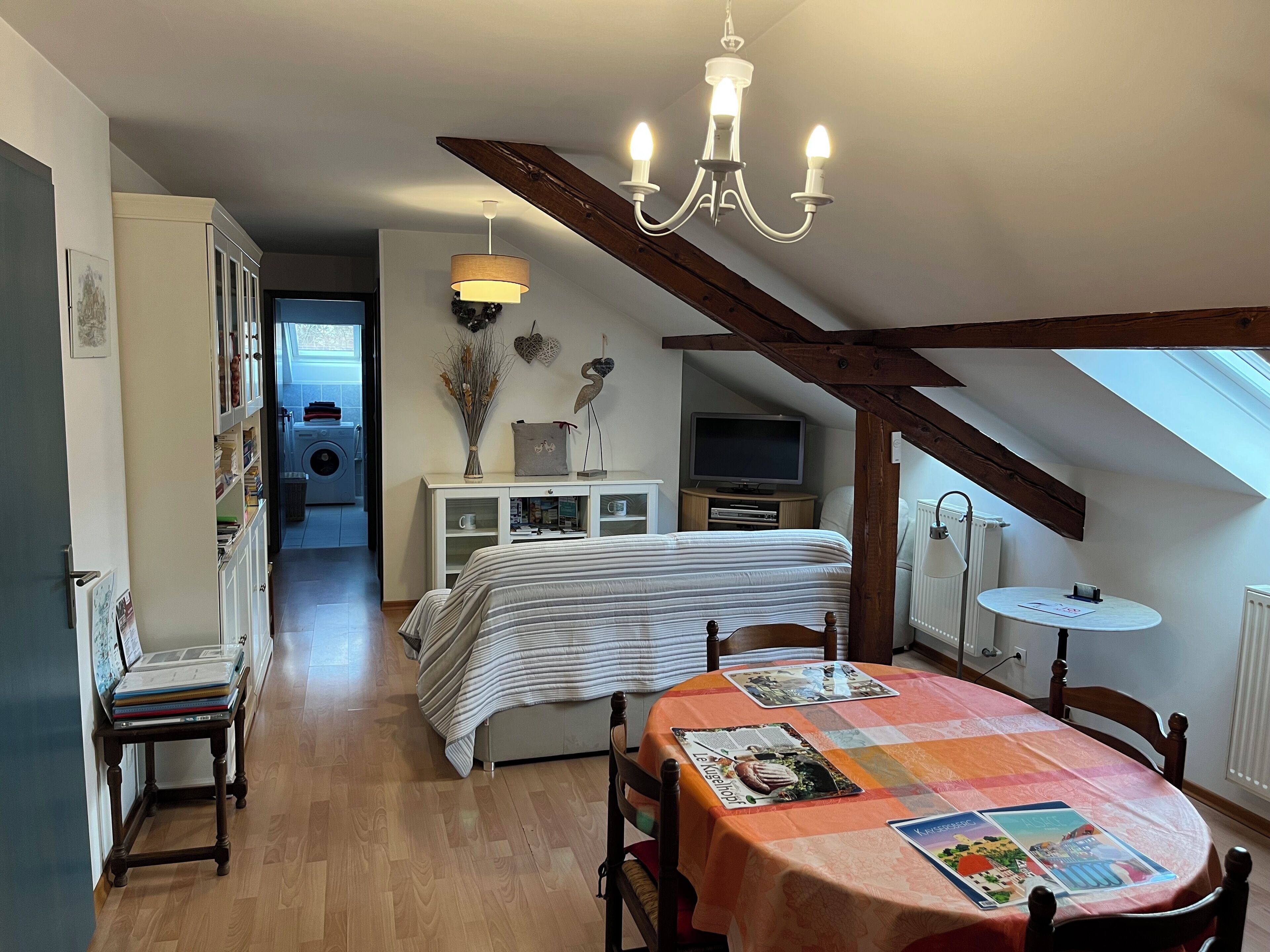 Bügeleisen/Bügelbrett, Internetzugang, Bettwäsche