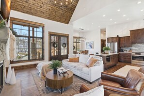 Smart TV, fireplace, computer monitors - Brand-New LUXE Creekside Cabin w Hot Tub, Fire Pit (Banner Elk)