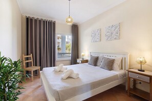 Iron/ironing board, WiFi, bed sheets - Apartment '1I Alecrim' with Wi-Fi and Air Conditioning (Santa Luzia)
