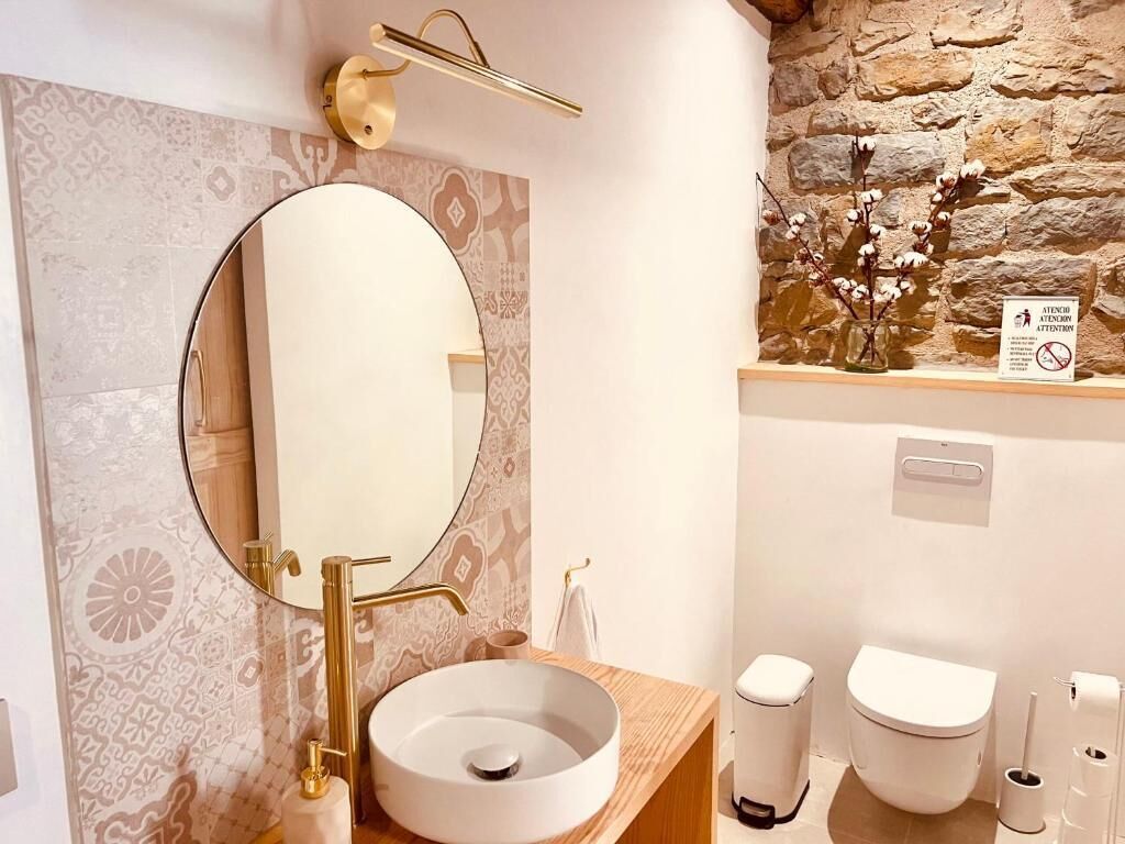 Articles de toilette gratuits, sèche-cheveux, serviettes fournies, savon