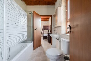Shower, towels - Vamos Villa (Apokoronas)