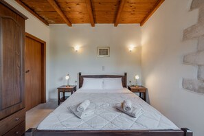 5 bedrooms, free cots/infant beds, bed sheets - Vamos Villa (Apokoronas)