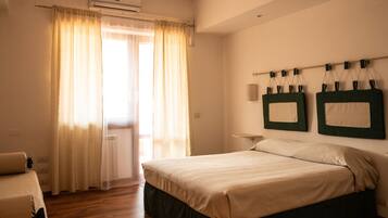 Desk, iron/ironing board, WiFi, bed sheets