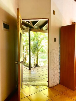 المنشأة من الداخل