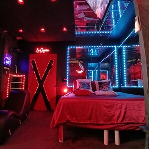 Room - Lovecoquine, jacuzzi, sauna, in Toulon, wifi, Netflix and free parking (Toulon)