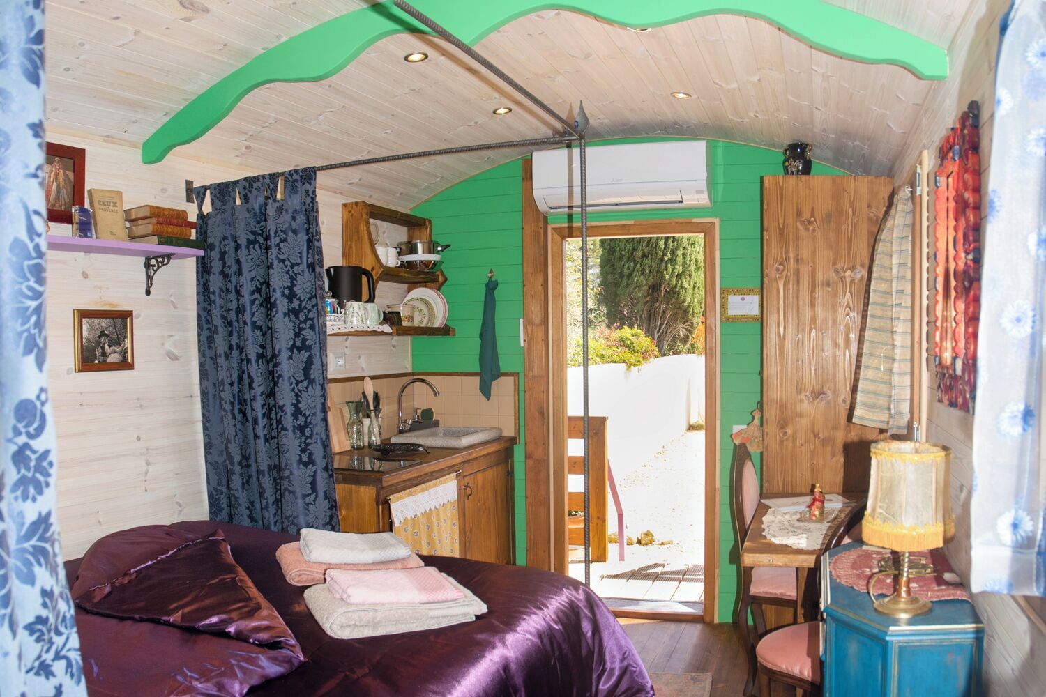 Deluxe Mobile Home, Garden View | Free WiFi