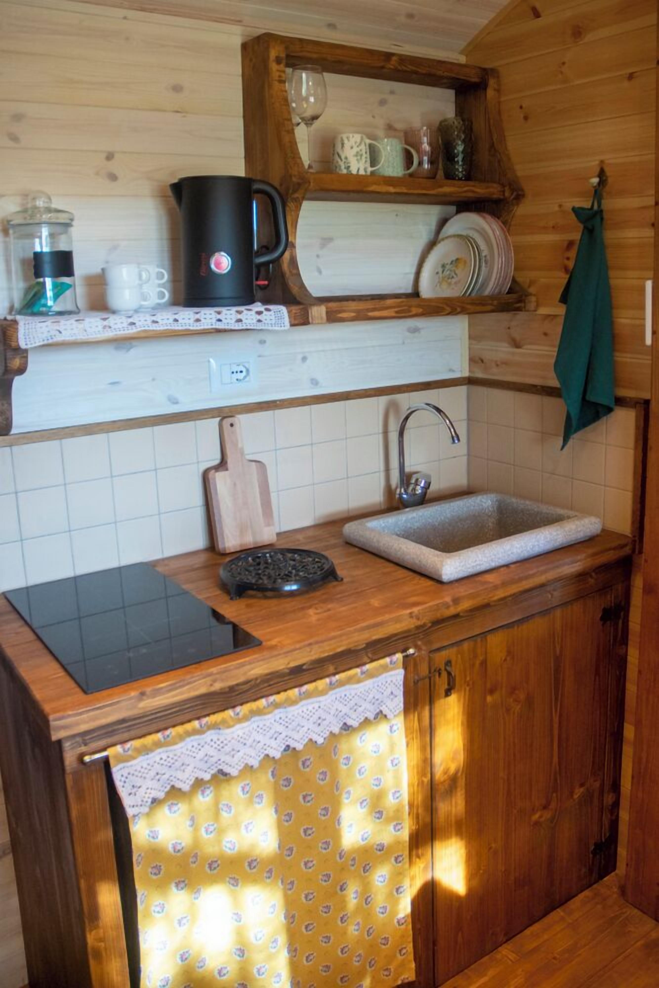 Deluxe Mobile Home, Garden View | Private kitchen