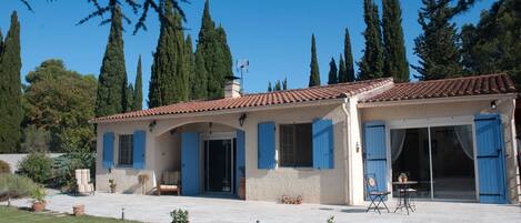 المنشأة من الخارج