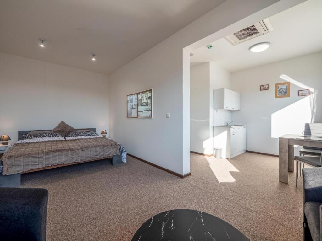 Sistema de insonorización, tabla de planchar con plancha y wifi gratis 