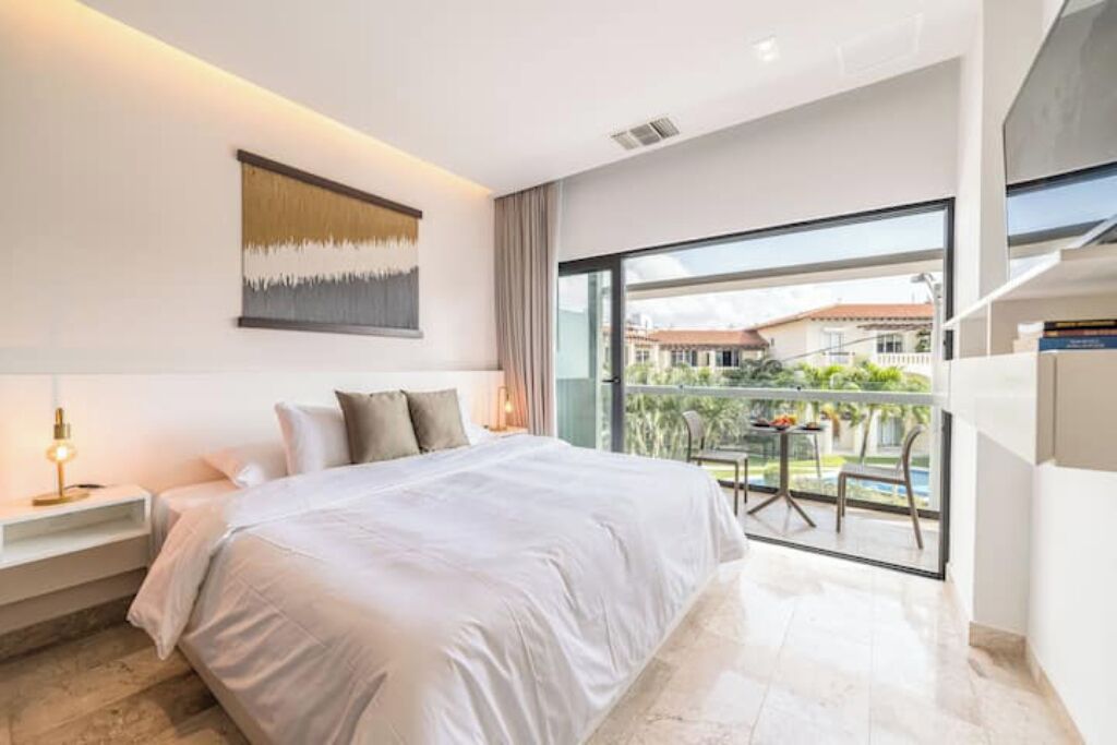 1 غرفة نوم وخزنة داخل الغرفة ومكواة/لوح كي وسرير سفر