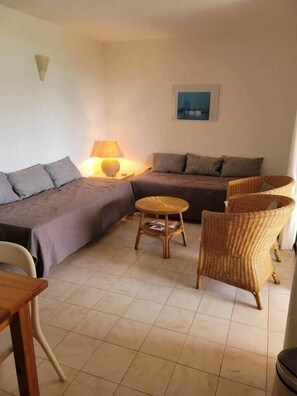 TV - Azura residence with view of Santa Giulia (Porto-Vecchio)