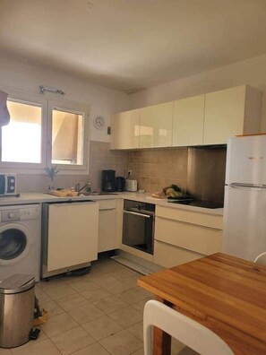 Fridge, microwave, oven, dishwasher - Azura residence with view of Santa Giulia (Porto-Vecchio)