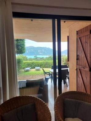 Interior - Azura residence with view of Santa Giulia (Porto-Vecchio)