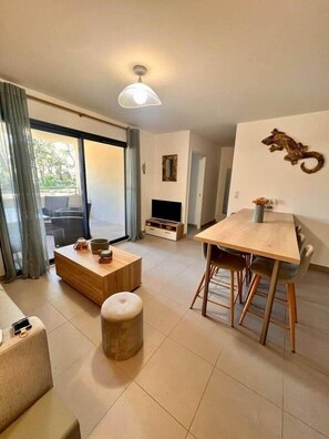 TV - Apartment in Maghjina near port and town center (Porto-Vecchio)