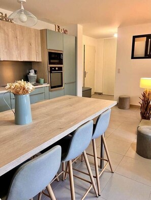 Fridge, microwave, oven, dishwasher - Apartment in Maghjina near port and town center (Porto-Vecchio)