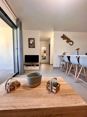 Interior - Apartment in Maghjina near port and town center (Porto-Vecchio)