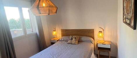 Fer et planche Ă repasser, Wi-Fi, literie fournie