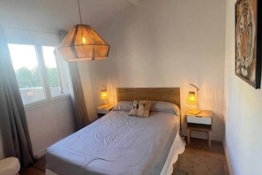 2 bedrooms, iron/ironing board, WiFi, bed sheets - Villa A Liccia, Swimming pool near the port and center (Porto-Vecchio)