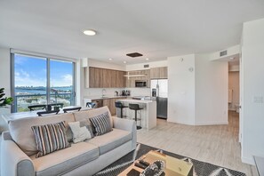 Smart TV, monitor de computadora y impresora 