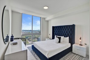 2 bedrooms, desk, iron/ironing board, WiFi