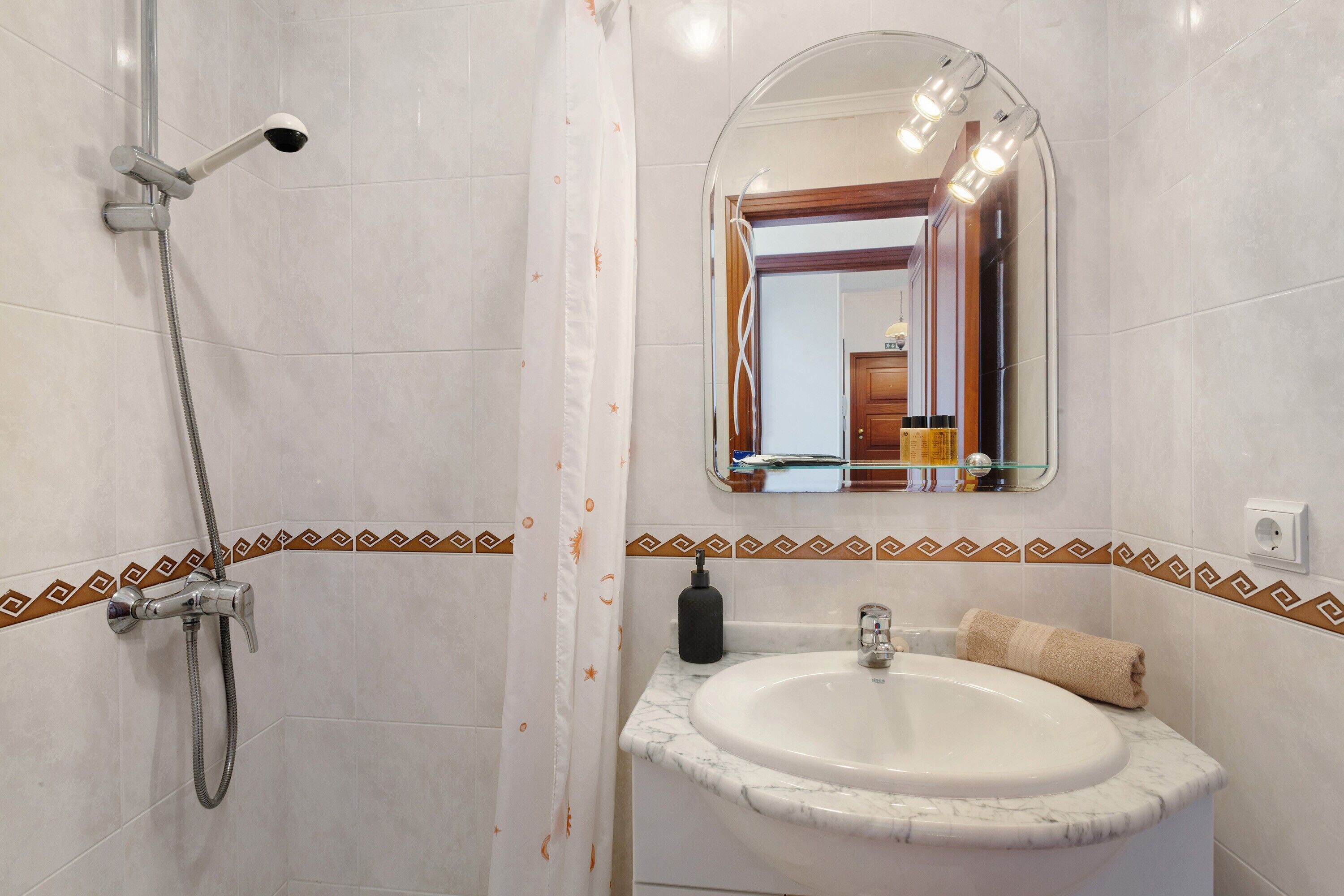 Shower, towels