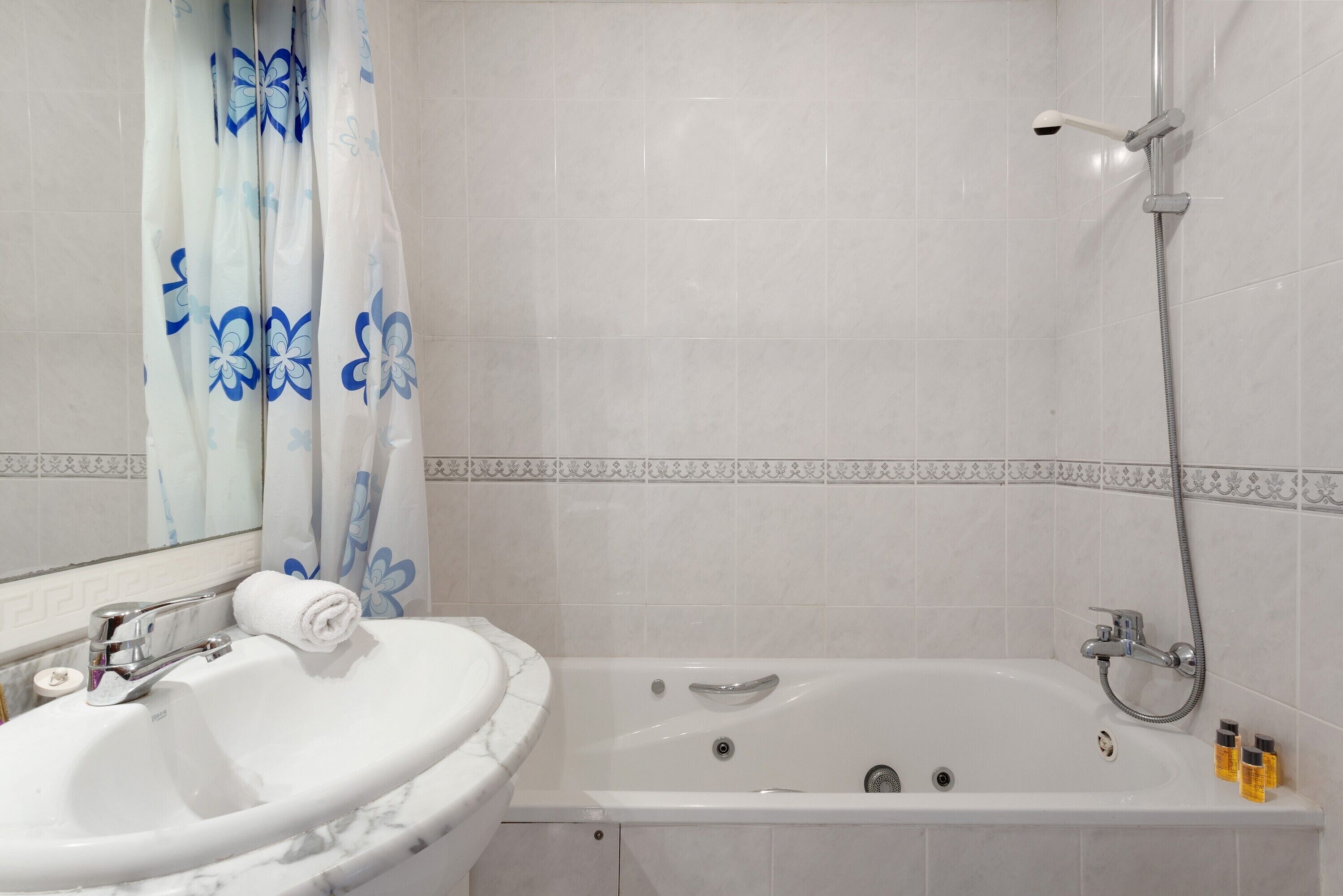 Shower, towels