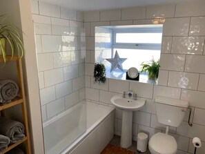 Towels, soap, shampoo, toilet paper - Cartref Apartment Nebo Anglesey (Nebo)