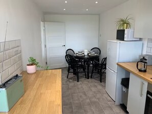 冰箱、微波炉、烤箱、炉灶