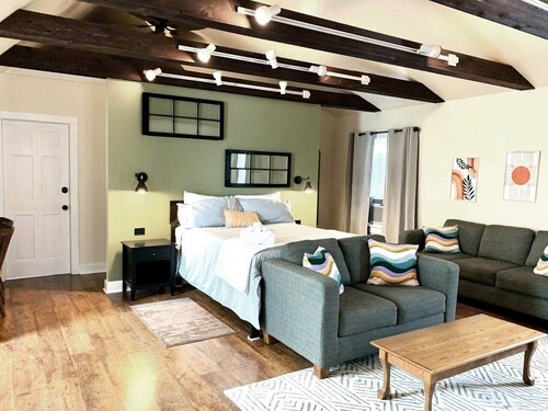 The Champlin Carriage House at Keuka Lake