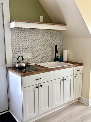 Refrigerador, microondas, tostadora y periquera 