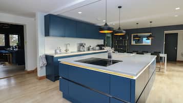 Dishwasher, cookware/dishes/utensils