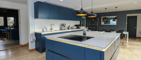 Dishwasher, cookware/dishes/utensils