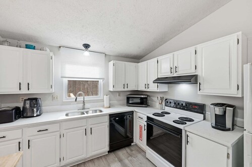 NEW! Manassas Comfort Cozy 3BR Family Home