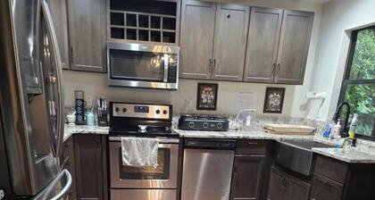 Refuge Home, Jacuzzi & Heated Pool 35 min Orlando.