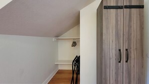 Family House, 5 Bedrooms, Pets Allowed | Interior - Rosewood Collective- House & Studio (Medford)