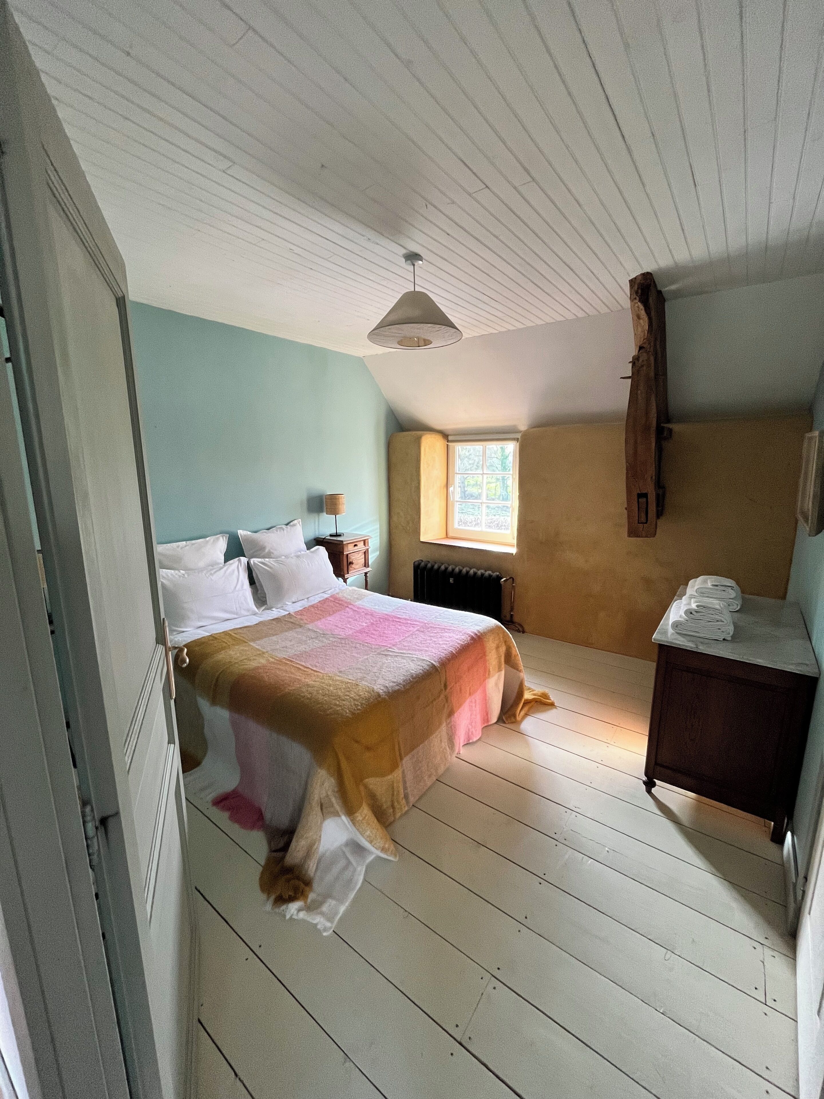 Le clos chenevière | Laptop workspace, blackout drapes, iron/ironing board, free WiFi