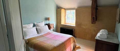 Le clos chenevière | Laptop workspace, blackout curtains, iron/ironing board, free WiFi