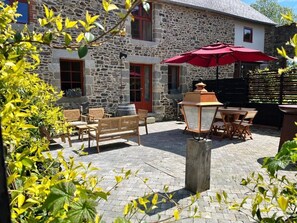 Outdoor dining - Domaine du Tertre ychot (Dol-de-Bretagne)