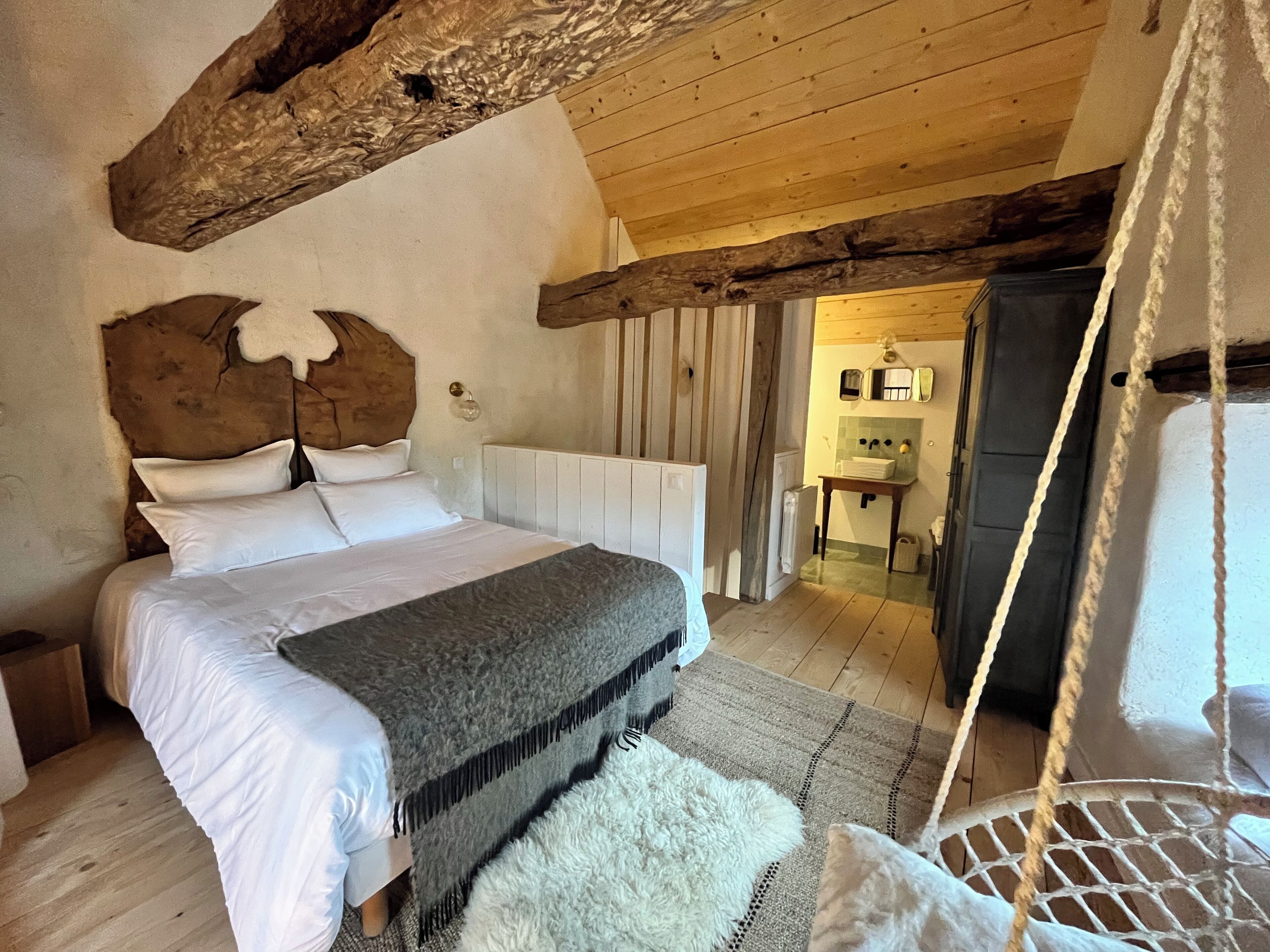 L'Atelier | Laptop workspace, blackout drapes, iron/ironing board, free WiFi