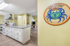 Fridge, microwave, oven, stovetop - ✨3BR Beachfront Condo | Indoor + Outdoor Pools | Sugar Beach 328✨ (Orange Beach)